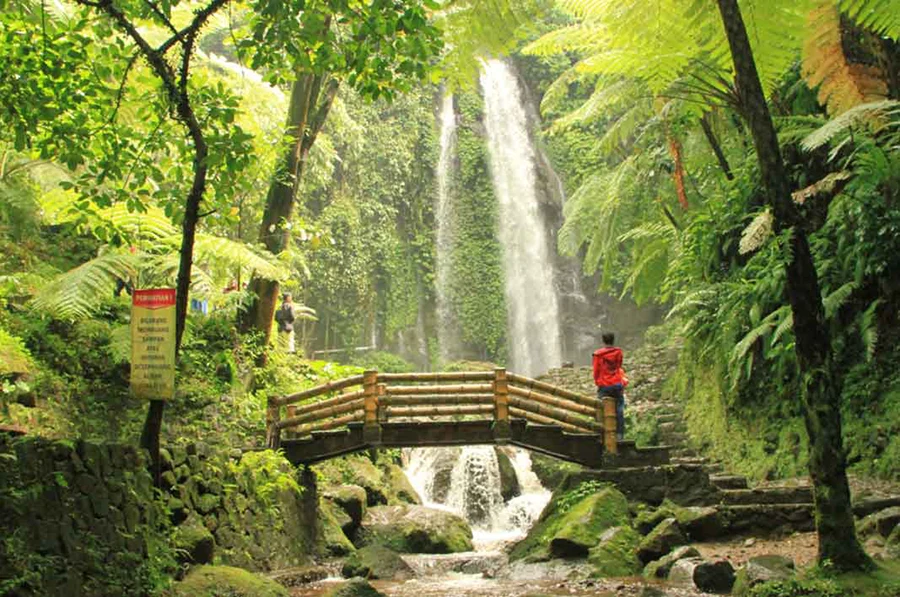 Air terjun grojogan sewu Tawangmangu